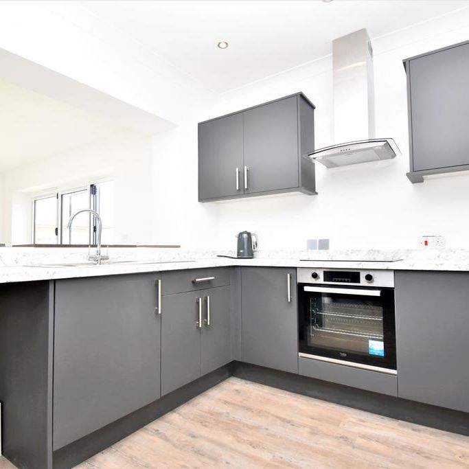 1 bedroom in a house share to rent - Photo 1
