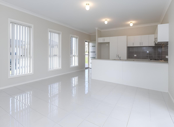 MODERN & LOW MAINTENANCE - Photo 1