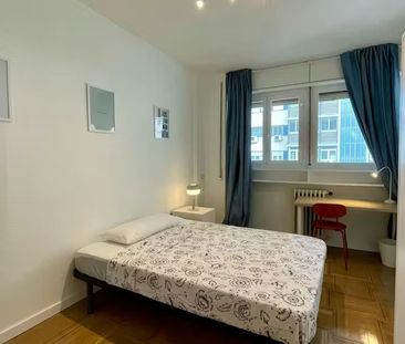 Calle de Raimundo Fernández Villaverde, Madrid, Community of Madrid... - Photo 2