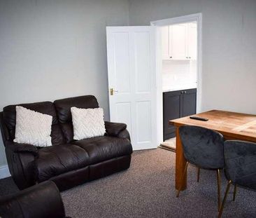 Spare Rooms Available At !! - Bills Included, LN5 - Photo 1