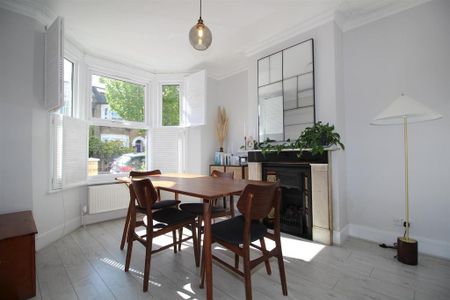 4 bedroom terraced house to rent - Photo 5