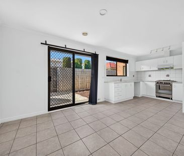 Spacious and Freshly Updated Home in a Convenient Altona Location - Photo 4