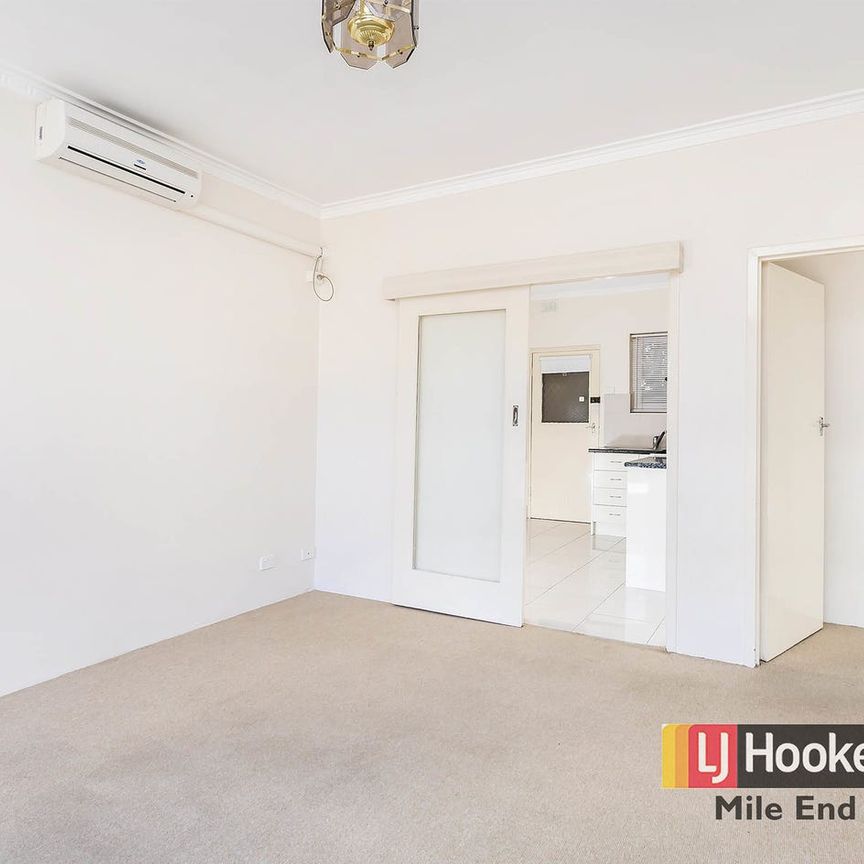 Freshly Painted 2 Bedroom Unit In Great Location - Photo 1