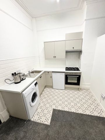 Flat 3, 32 Kelso Road, LS2 9PR, Leeds - Photo 4