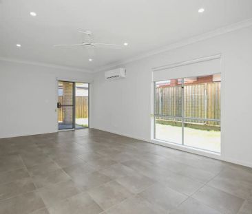 “Contemporary Home!” - Photo 3