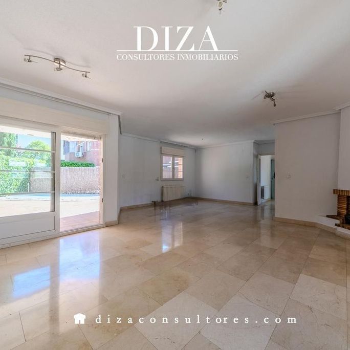 4 bedroom luxury Villa for rent in Madrid, Spain - Photo 1