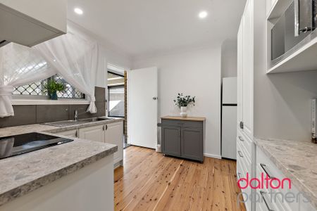 Three-bedroom Lakeside Retreat - Photo 4