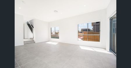 This Designed Double Storey Brand New 5 Beds 3 baths with single lock-up Garage House For Lease - Photo 2