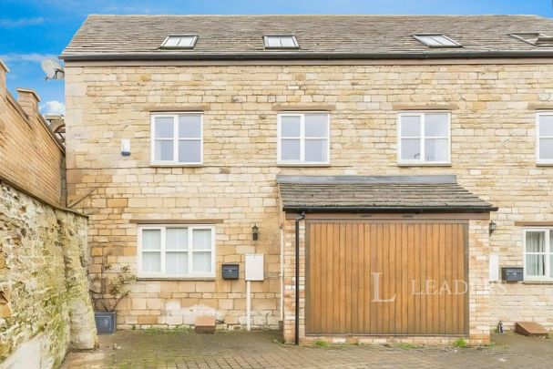 2 bedroom town house to rent Farriers Mews, Stamford, PE9 - Photo 1