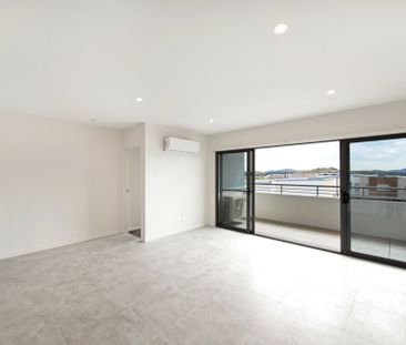 Top Floor Unit! - Photo 3