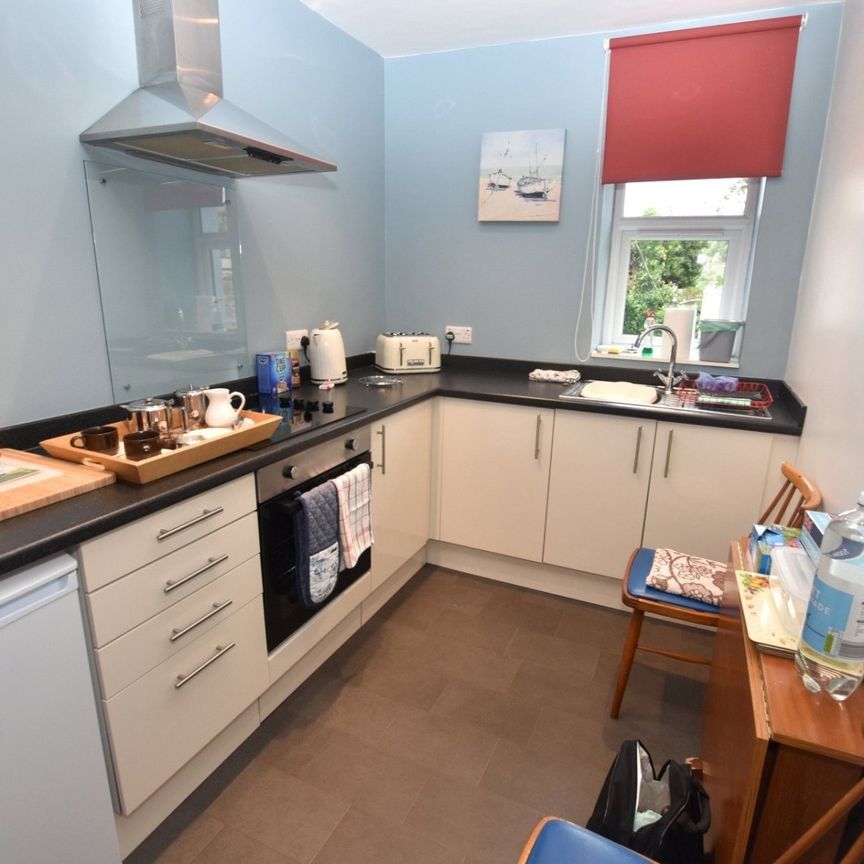 Hylands, 27 Barnpark Road, Teignmouth, TQ14 - Photo 1