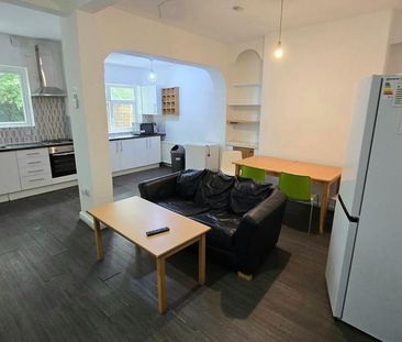 9 bedroom semi-detached house to rent - Photo 4