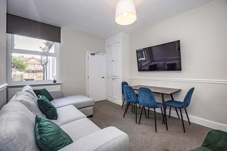 4 bedroom terraced house to rent - Photo 2