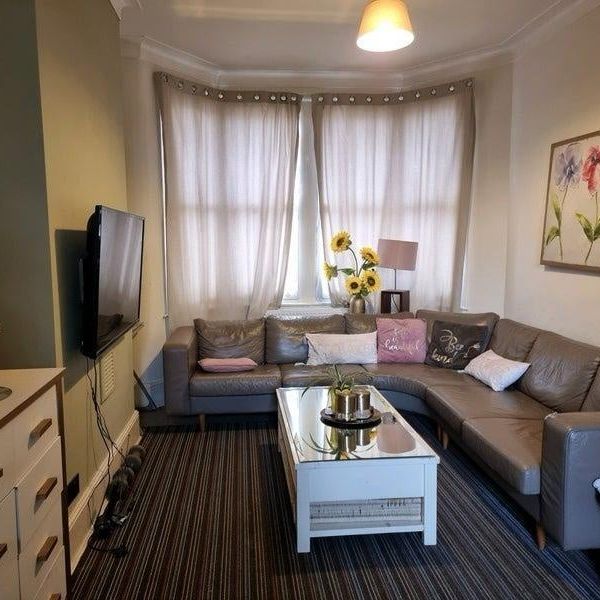 Room in a Shared House, Colchester Road, E10 - Photo 1