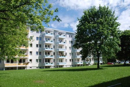 Mit Blick ins Grüne gelegene 4-Raum-Wohnung mit Balkon - Foto 4