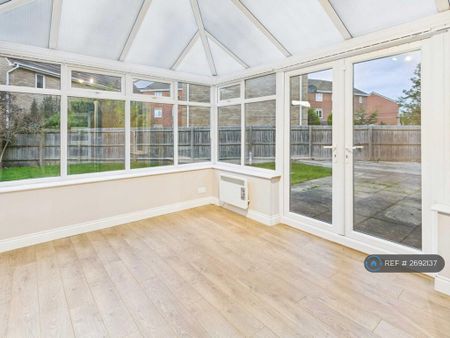 4 bedroom detached house to rent - Photo 5