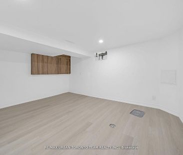 For Lease - 880 Dundas Street Unit# Main, Toronto, Ontario - Photo 1