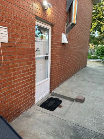 Detached Home For Lease | W9239330 - Photo 5