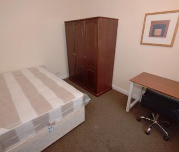 4 bedroom terraced house to rent - Photo 2