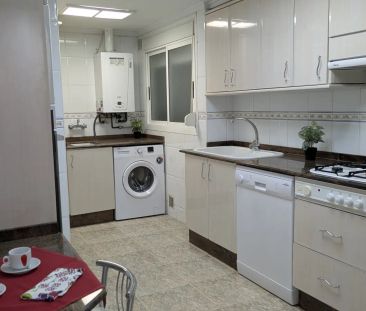Room in a shared 5-bedroom apartment for rent in Morvedre - Photo 3