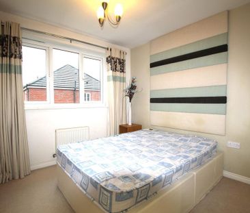 4 bedroom semi-detached house to rent - Photo 5