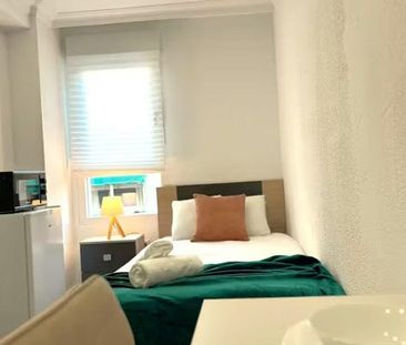 Avenida de Fuenlabrada, Leganés, Community of Madrid 28912 - Photo 1