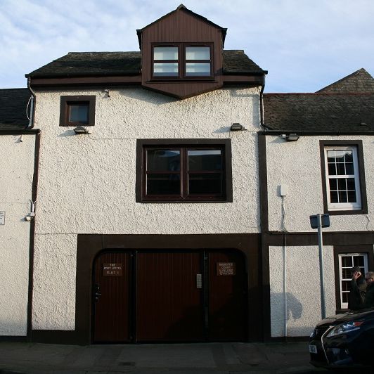 IMMACULATE 2 BEDROOM FLAT – BROCHTIE COURT, BROUGHTY FERRY - Photo 1