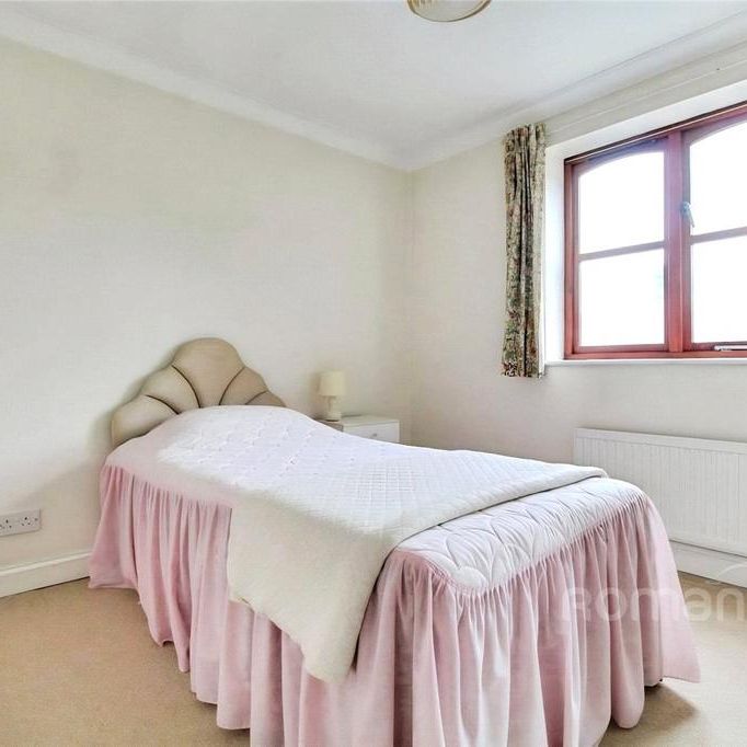 4 bedroom detached house to rent - Photo 1