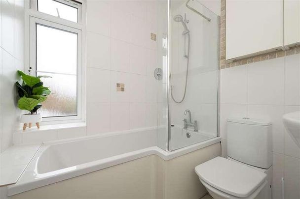 Island Wall, Whitstable, CT5 - Photo 1