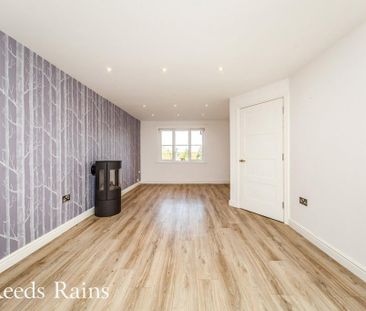 3 bedroom semi-detached house to rent - Photo 1