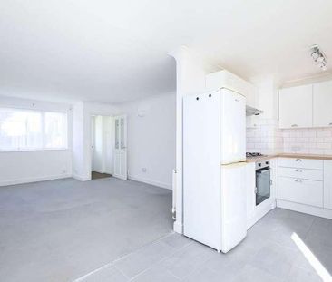 Cotswold Court, Horsham, RH13 - Photo 3