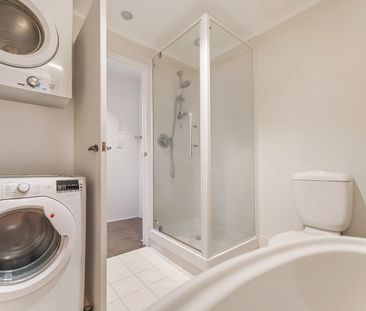 Sunny 1-Bedroom + Study Apartment with Car Park & Facilities - Photo 2