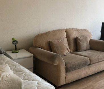 Room in a Shared Flat, Glenapp St, G41 - Photo 4