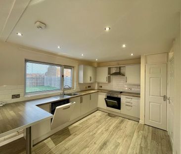 3 bedroom terraced house to rent - Photo 5