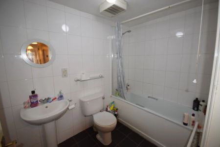 To Rent Queens Road, Town Centre, Bournemouth, BH2 £1,190 pcm Tenancy Info - Photo 3