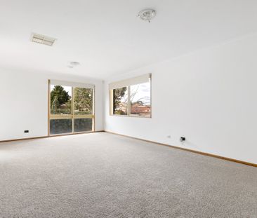 Fresh Three bedroom Home - Photo 5