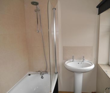 2 bedroom semi-detached house to rent - Photo 4