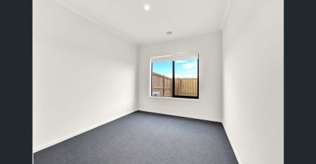 Spacious and Modern Family Living in a Thriving Community - Photo 3