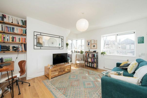 Brecknock Road Estate, Upper Holloway, N19 - Photo 1