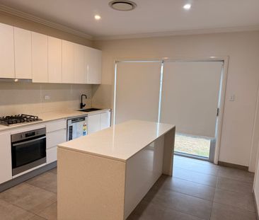 3 Bedrooms Townhouse - Photo 5
