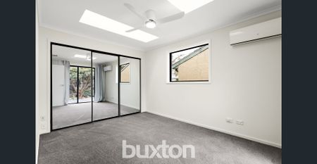 Light & Bright - Comfortable Living in a Peaceful Pocket. Water usage included in rent! - Photo 4