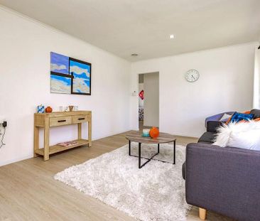 Charming 3BR Home in Papakura! - Photo 5