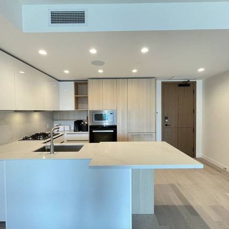 Modern 2 Bed + 2 Bath Exclusive River Green 3 Hollybridge - Photo 3