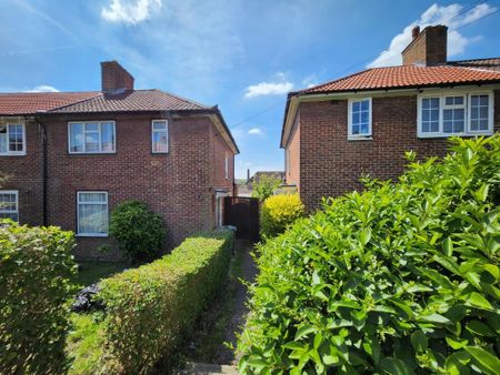 3 bedroom semi-detached house to rent - Photo 5