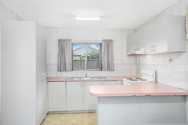 Neat & Tidy 1-Bedroom Granny Flat in Oxley Park WATER INCLUDED - Photo 1