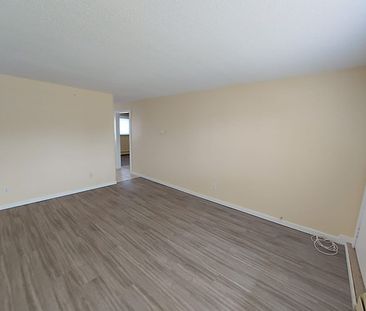 Bright 2 Bedroom Unit By Red Deer College!! - Photo 1