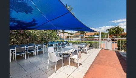 FULLY RENOVATED TOWNHOUSE FOR $850 PER WEEK - Photo 4