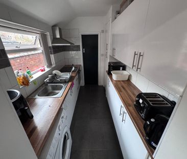 1 bedroom in a house share to rent - Photo 3