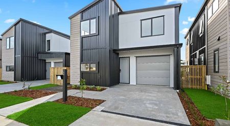 Modern Lake and Hospital Location - Photo 4