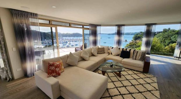 Luxurious Fully Furnished Beachside Home with Stunning Views - Photo 1